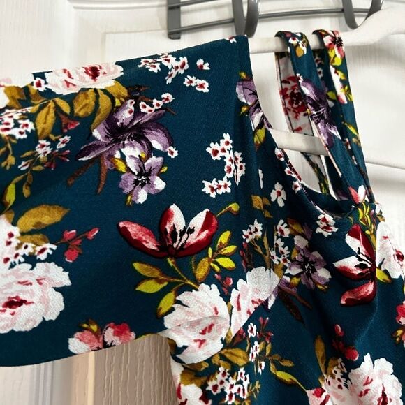 NWT Torrid floral strappy cold shoulder balloon sleeve‎ top 0X - Picture 7 of 16